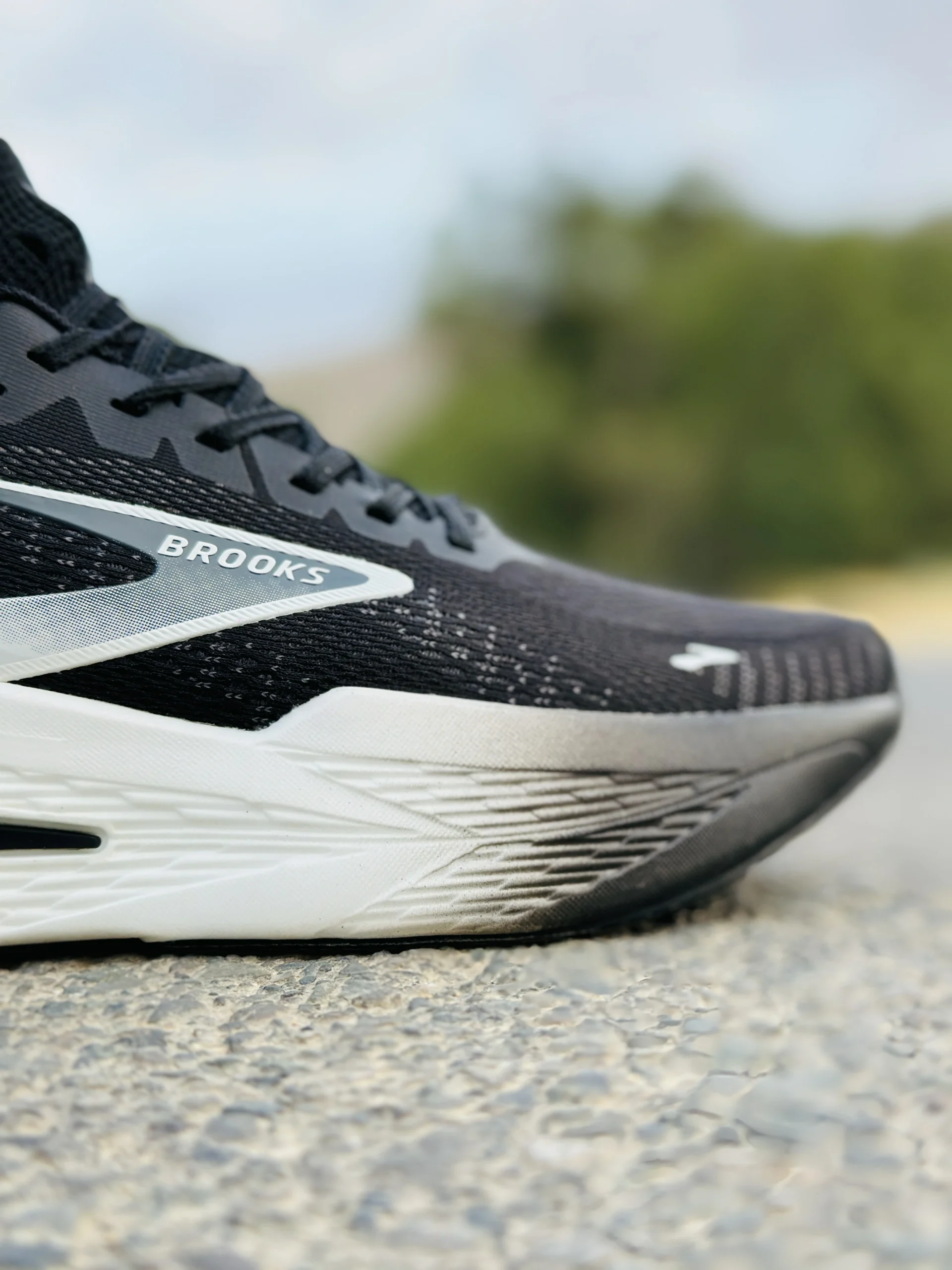 کتونی بروکس مدل Hyperion Max Gale 2 مشکی زیره سفید