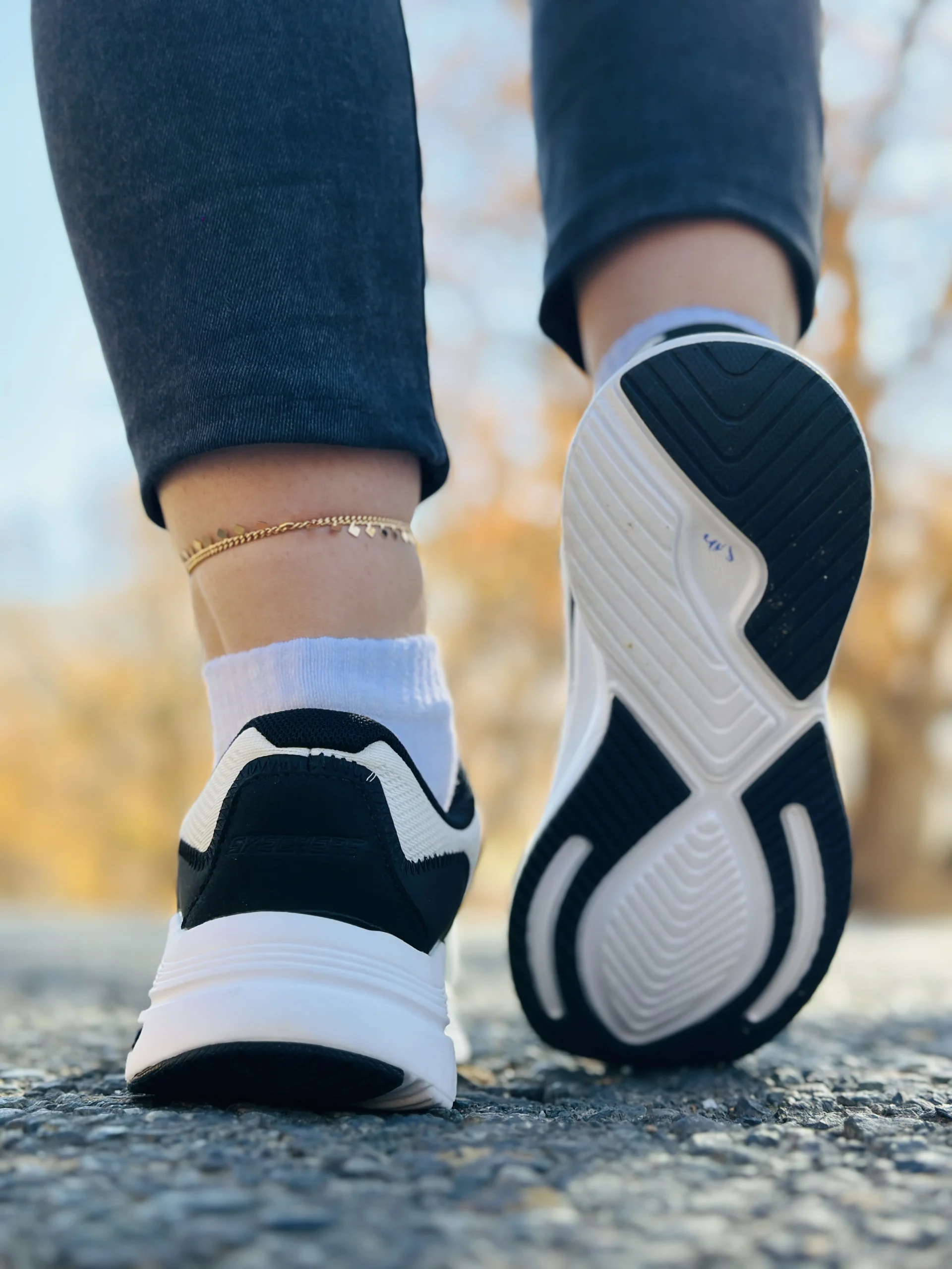 کتونی اسکیچرز مدل go walk رنگ سفید مشکی