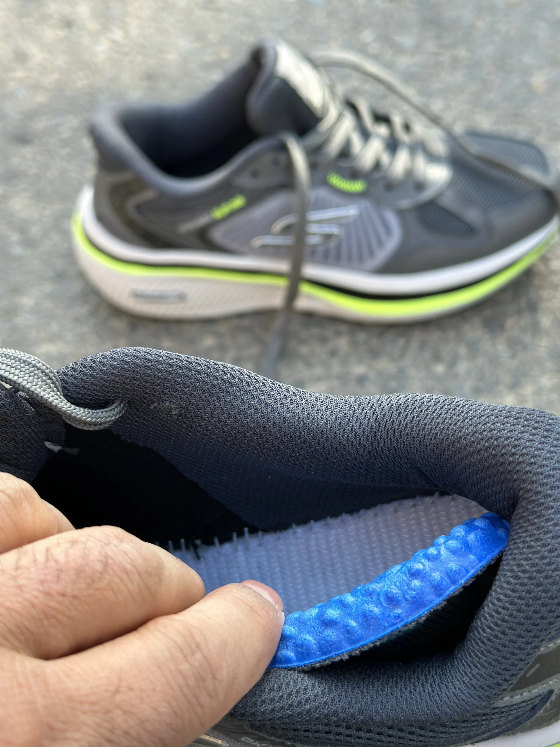 کتونی اسکیچرز مدل go run رنگ خاکستری طوسی