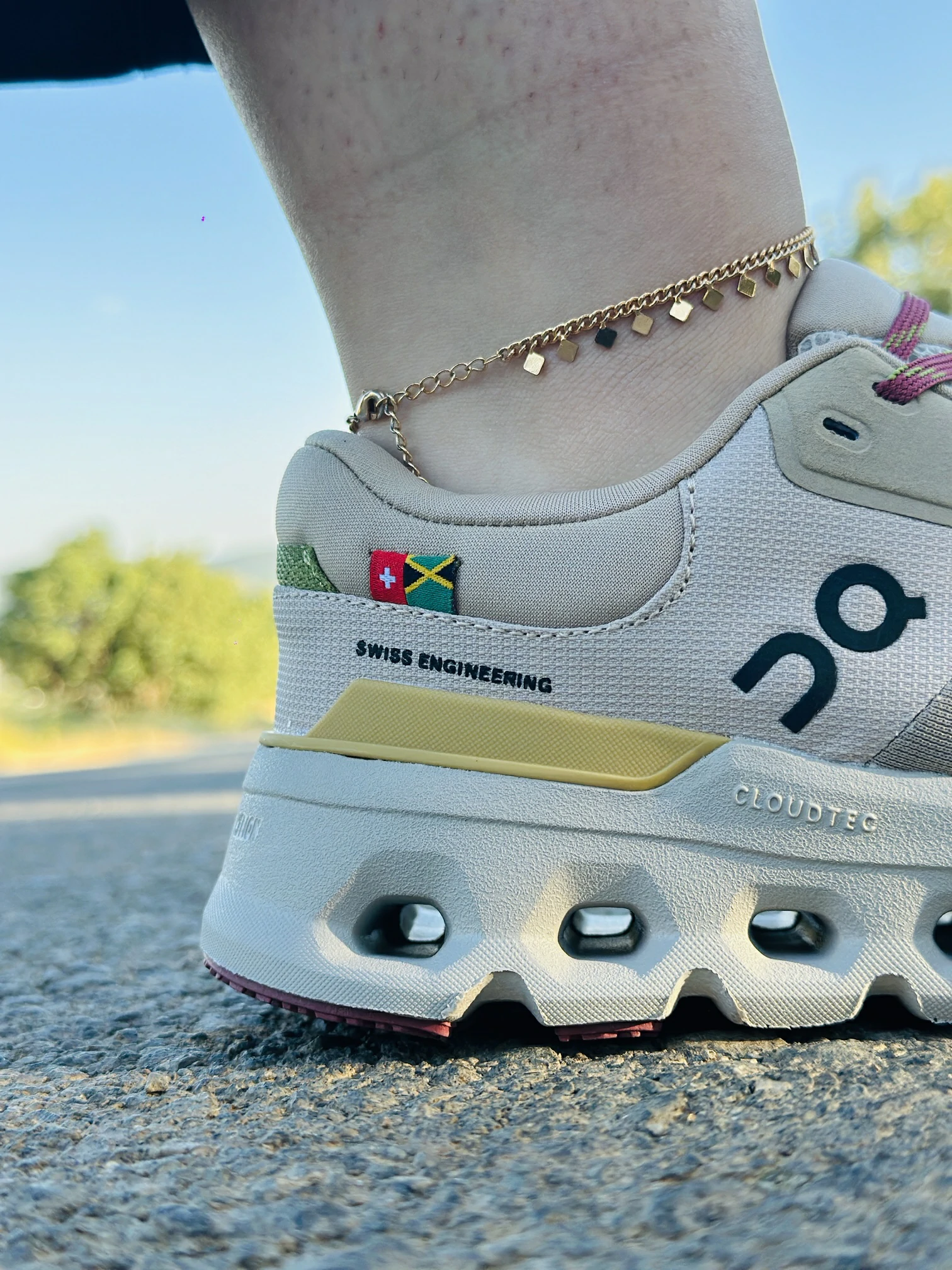کفش کیوسی مدل کلود رانر - Unisex Cloud Runner رنگ کرم